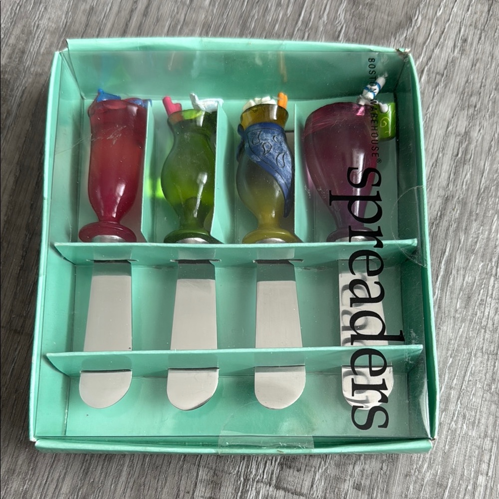 Boston Warehouse Spreaders Set